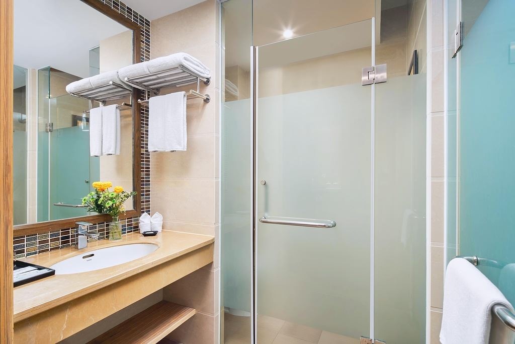 rooms-deluxe-sea-view-room-king-bed-in-building-bb