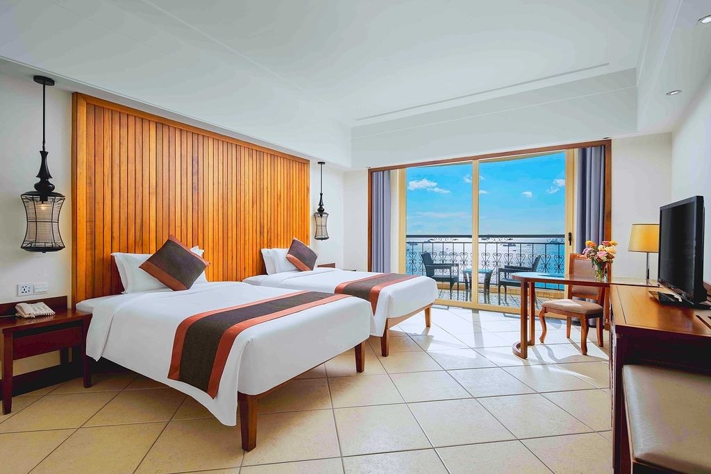 rooms-grand-sea-view-room-twin-bed-in-building-aa