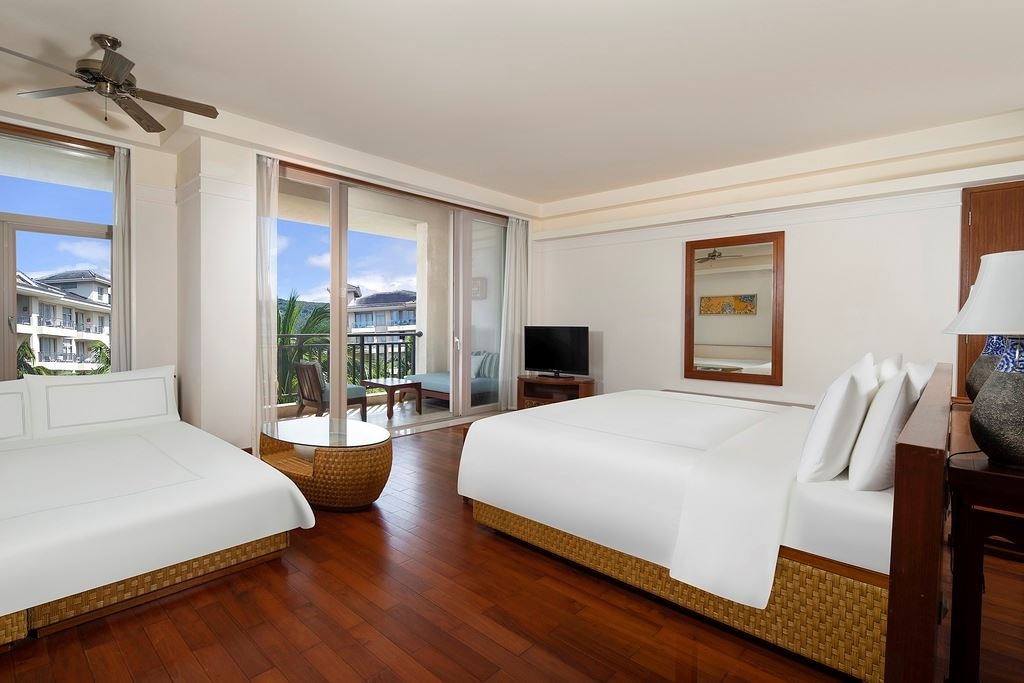 rooms-swiss-superior-family-king-bed-room