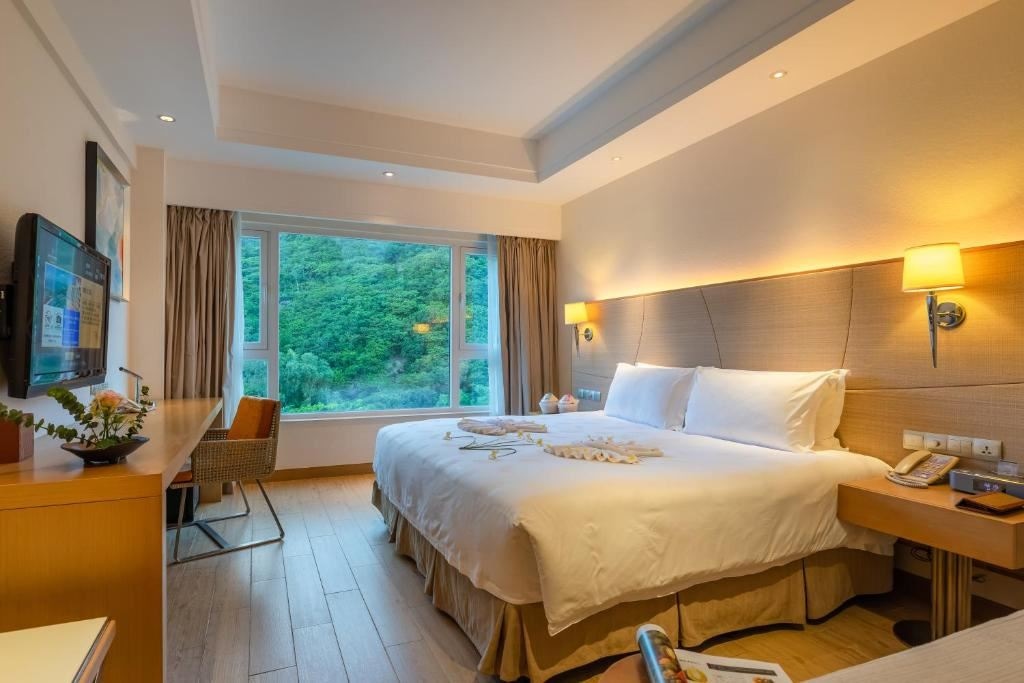 rooms-deluxe-mountain-view-room