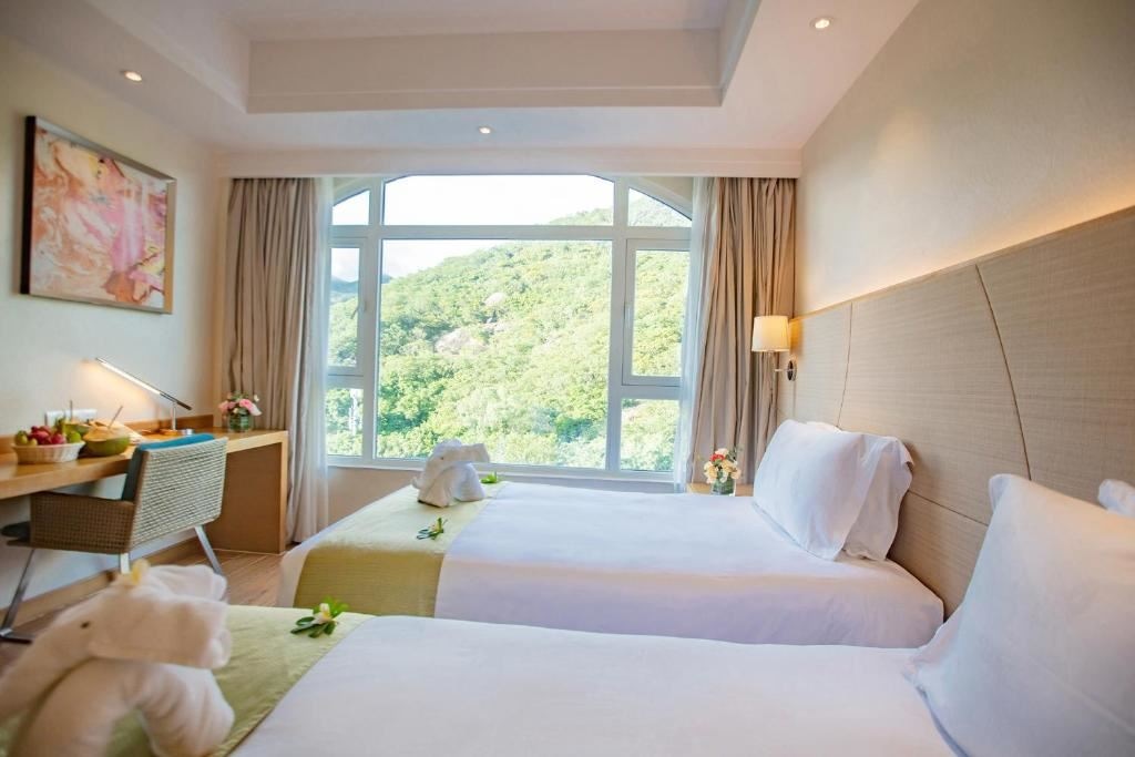 rooms-deluxe-mountain-view-room