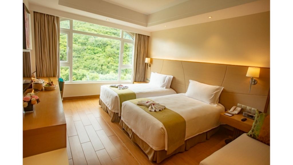 rooms-deluxe-mountain-view-room