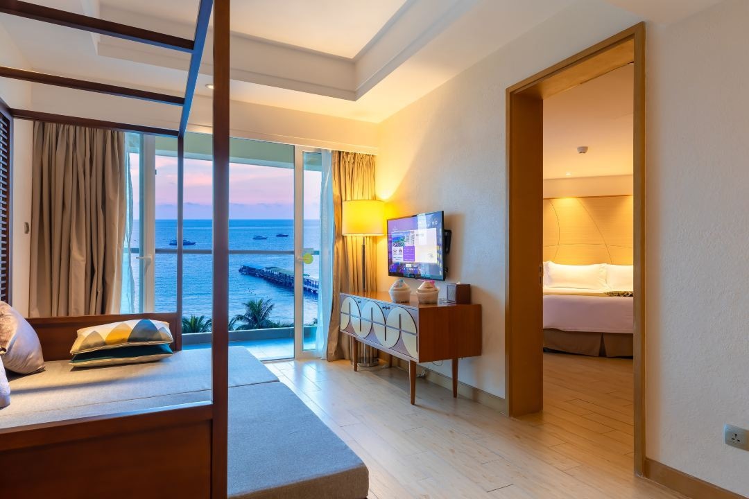rooms-luxury-sea-view-family-set-luohan-bed-15+large-bed