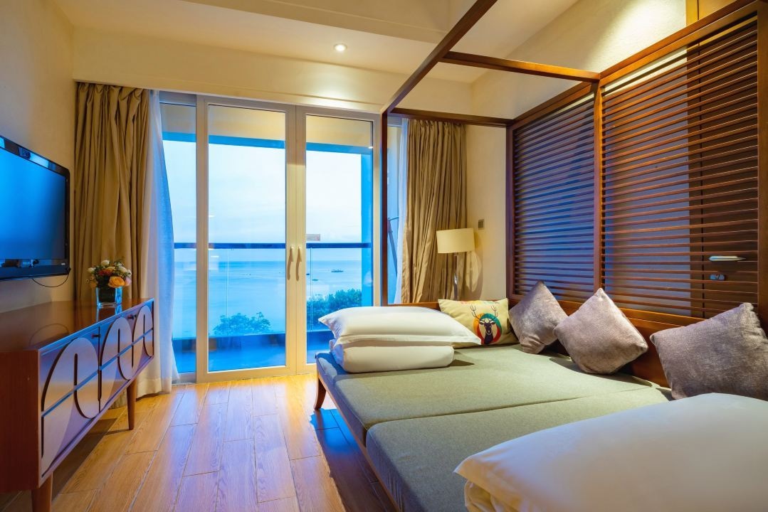 rooms-luxury-sea-view-family-set-luohan-bed-15+large-bed