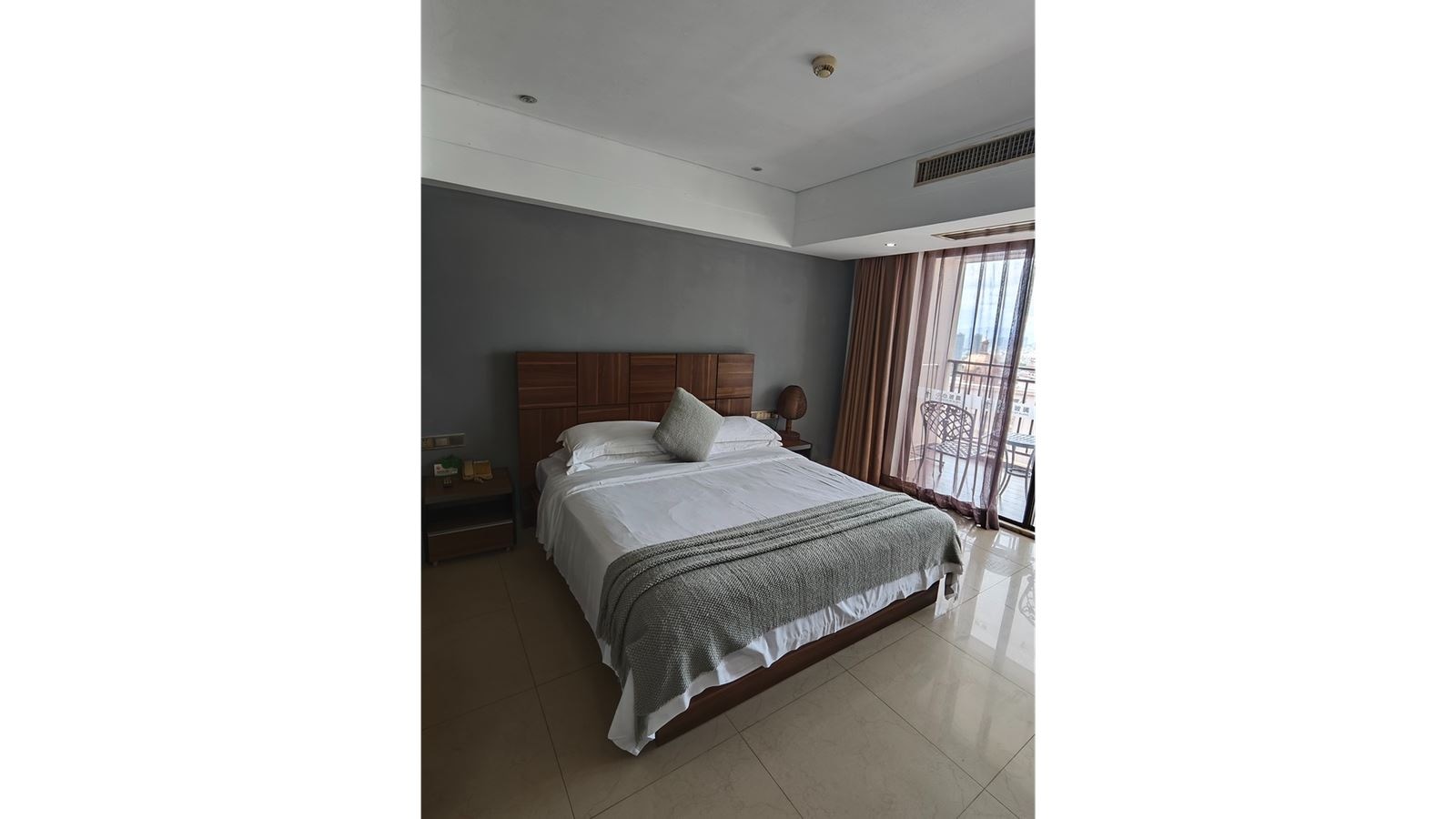 rooms-deluxe-city-view-room