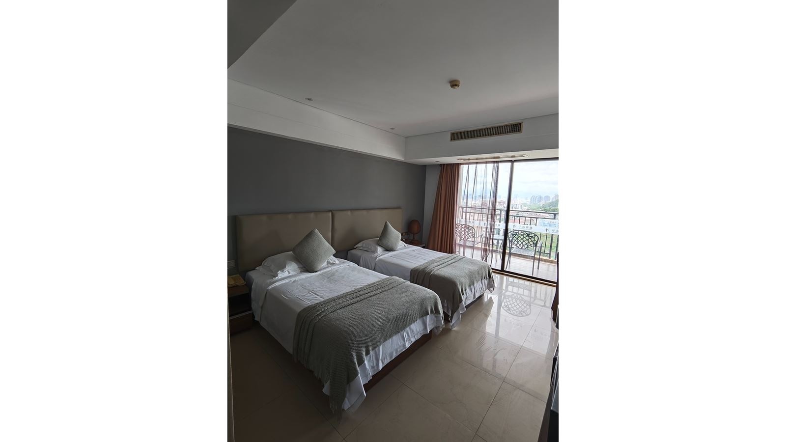 rooms-deluxe-city-view-room