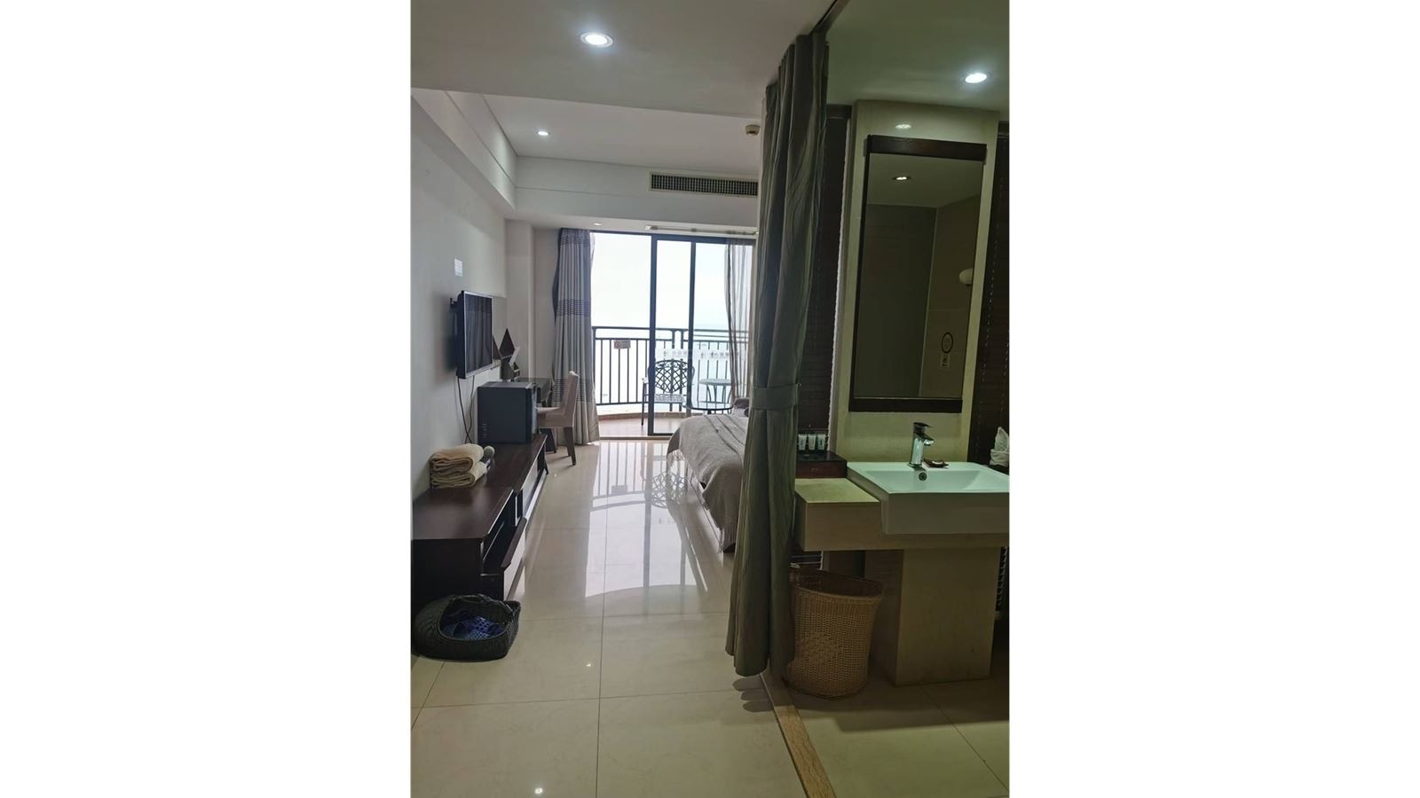 rooms-deluxe-ocean-view-room