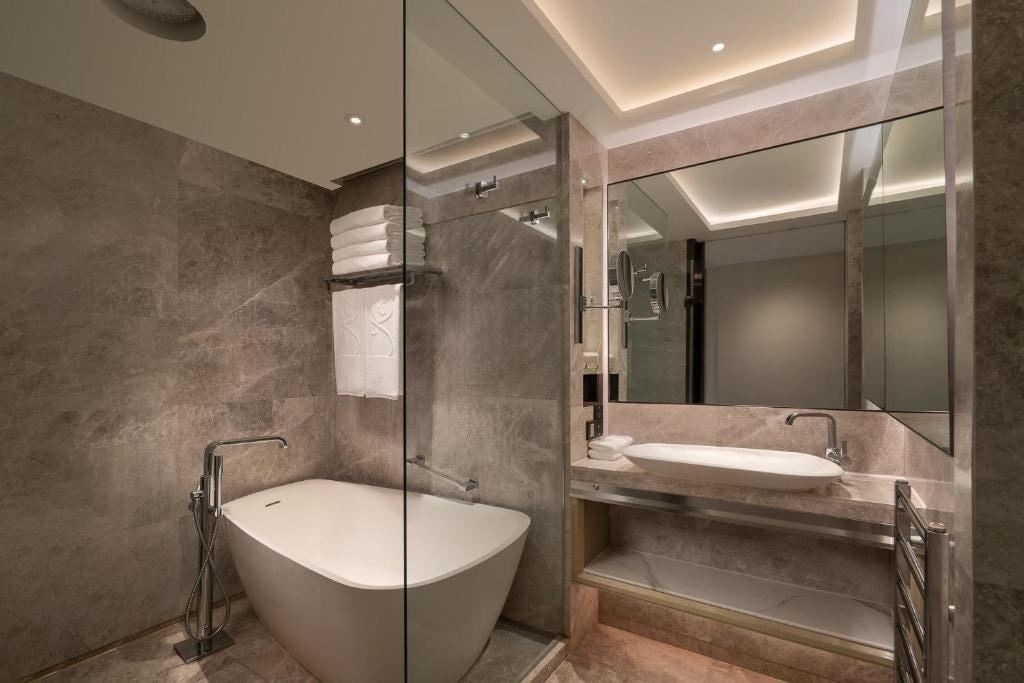 rooms-deluxe-room