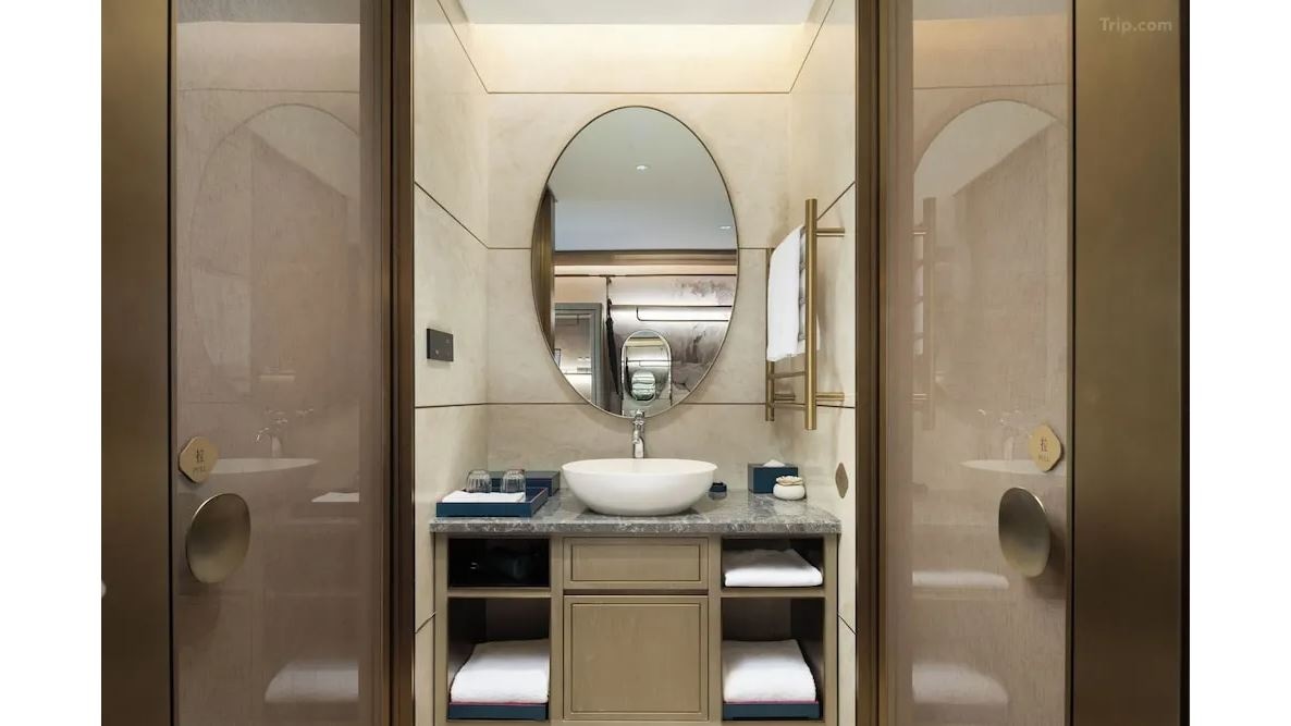 rooms-city-view-kingtwin-room