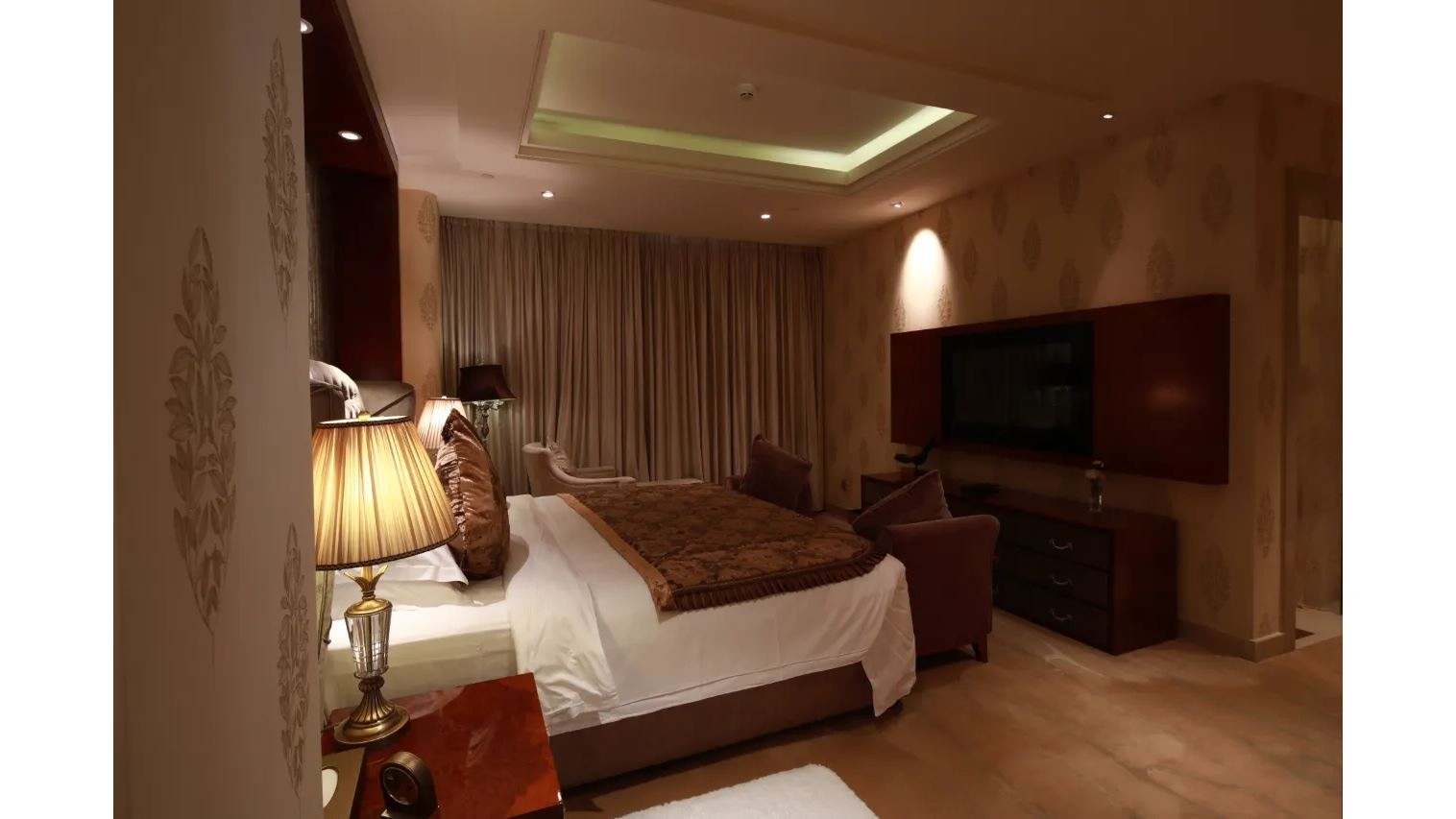 rooms-deluxe-room