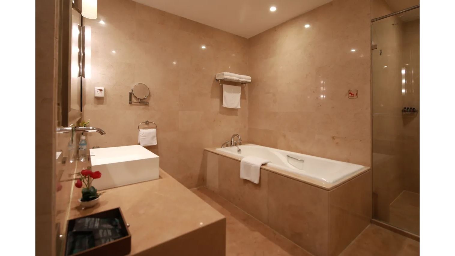 rooms-deluxe-room