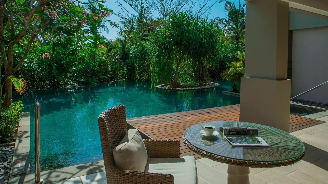 rooms-the-ritz-carlton-suite-with-pool