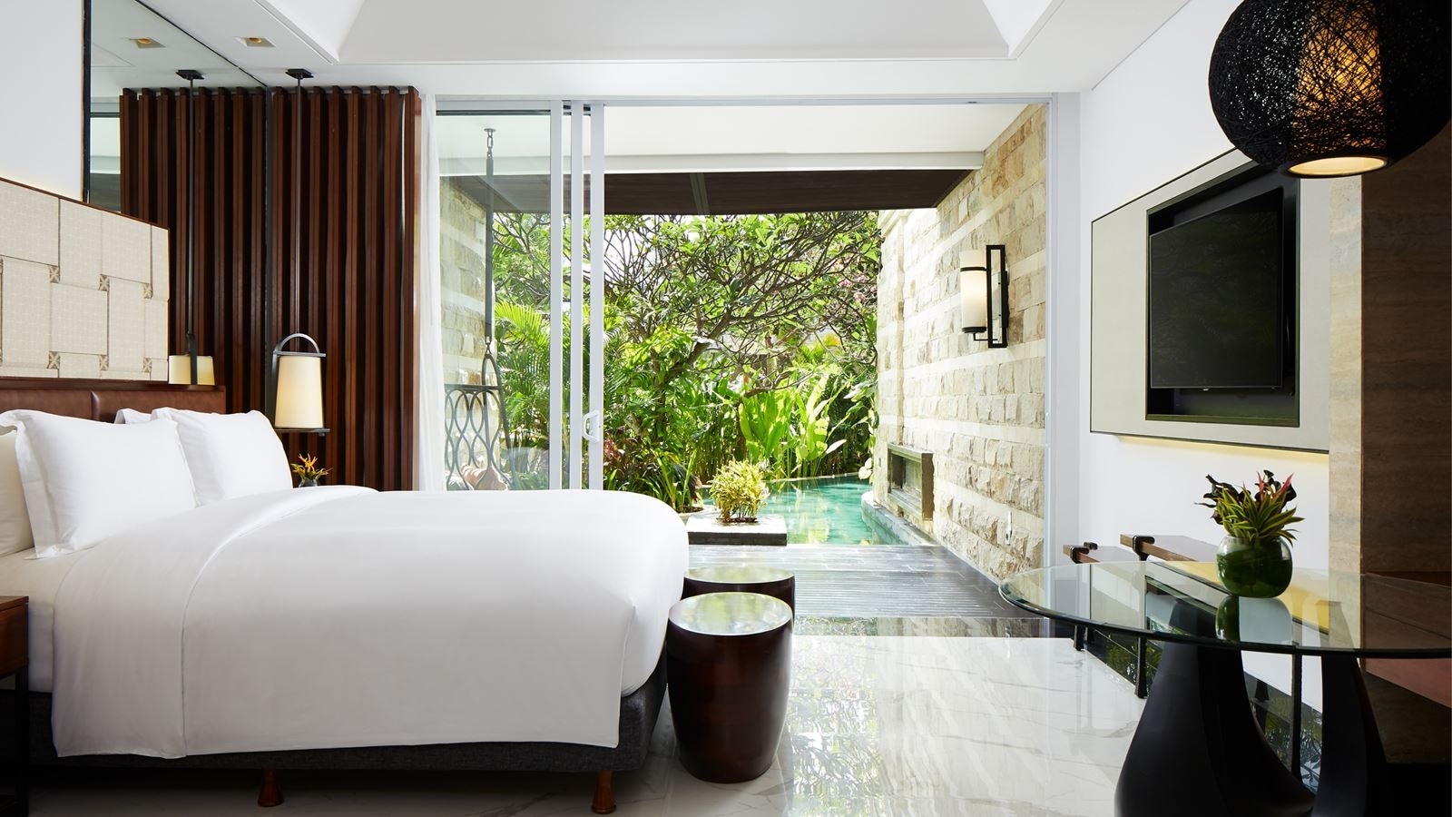 rooms-luxury-room-pool-access