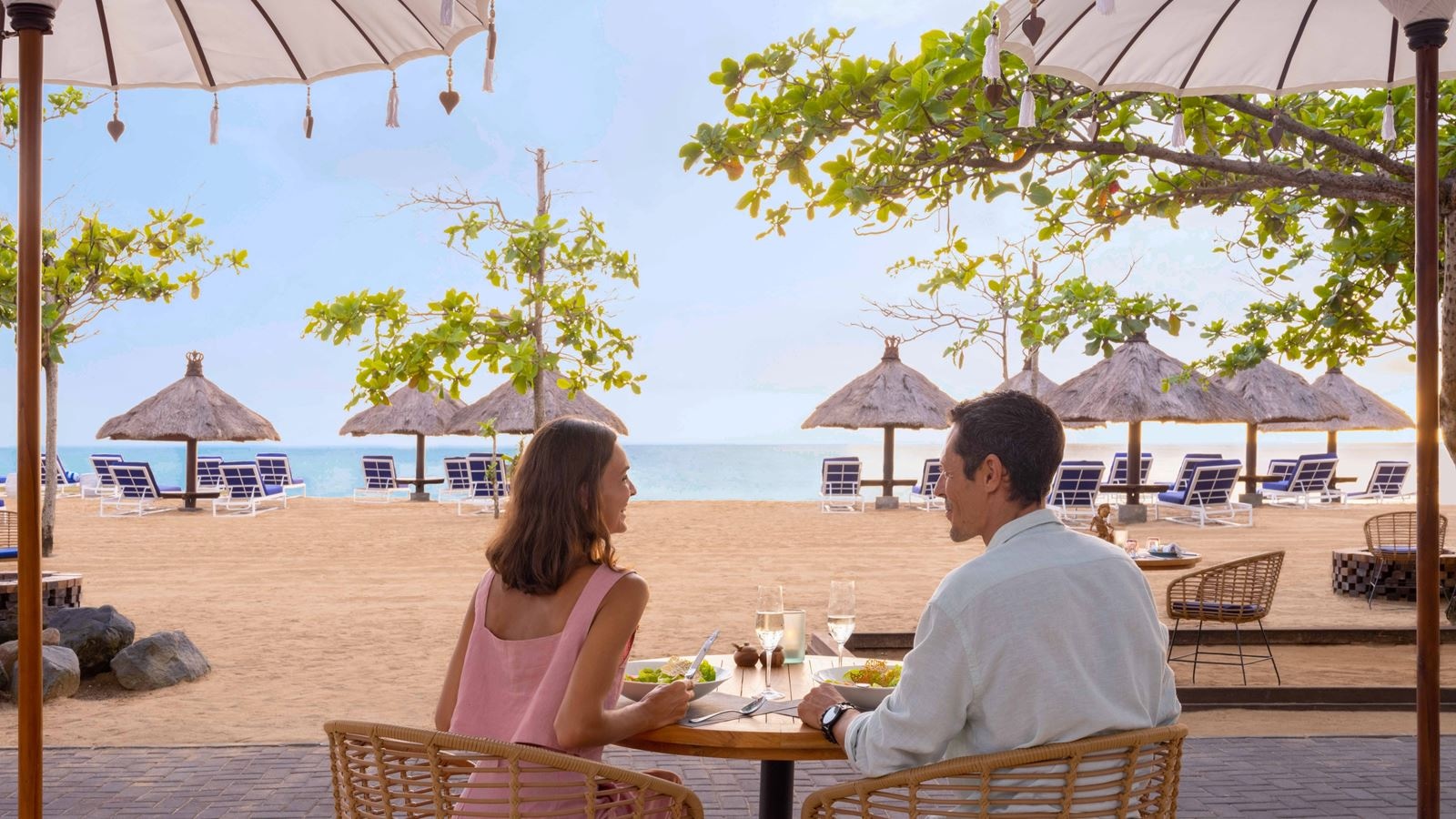 restaurants-toya-beach-bar-and-grill