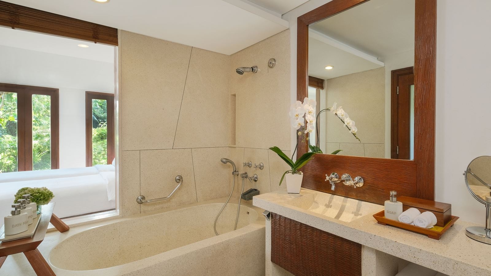 rooms-impresive-forest-suite