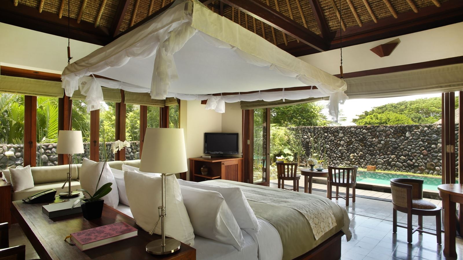 rooms-pool-villa