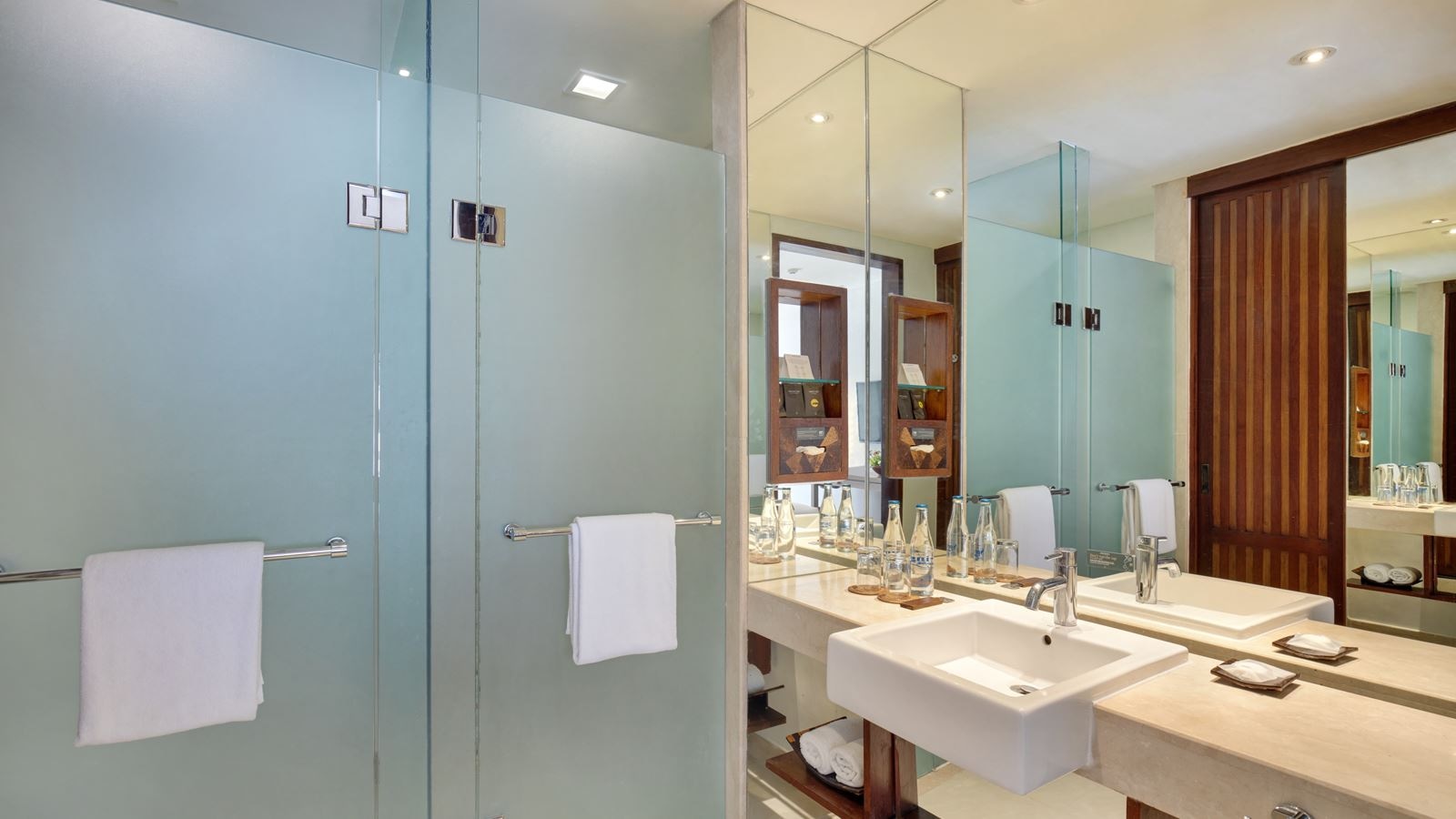 rooms-deluxe-pool-access-at-garden-wing