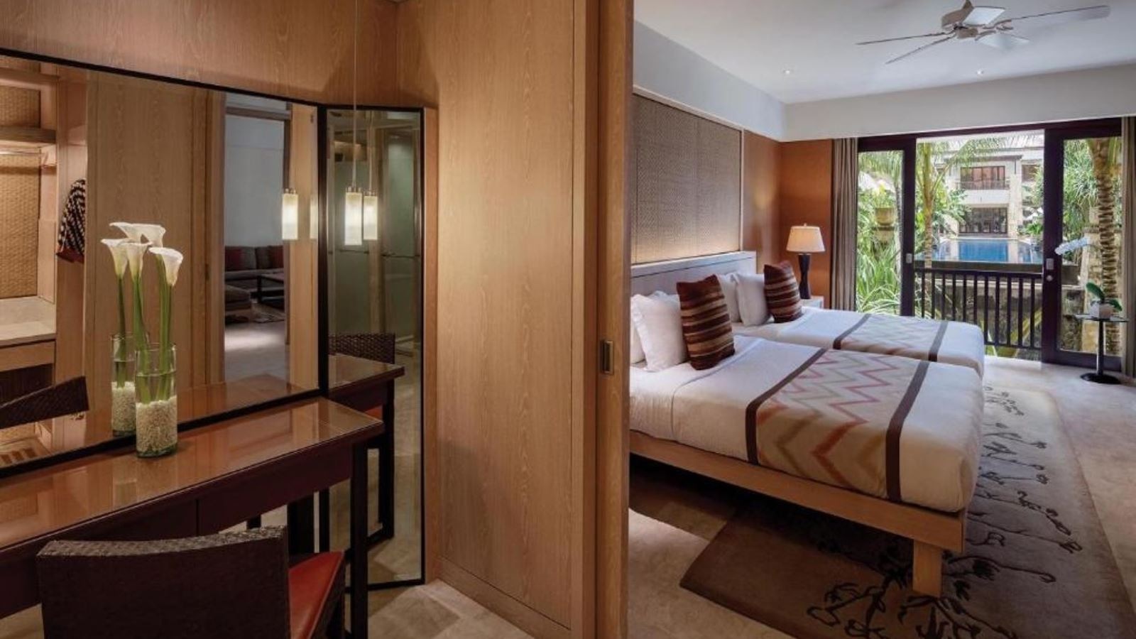 rooms-deluxe-lagoon-view