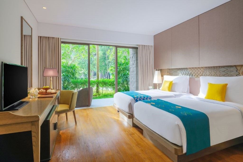 rooms-classic-pool-view