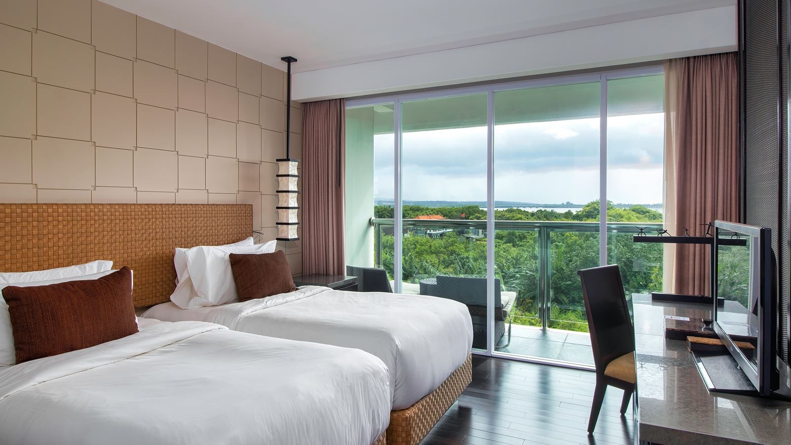 rooms-two-bedroom-suite-pool-view