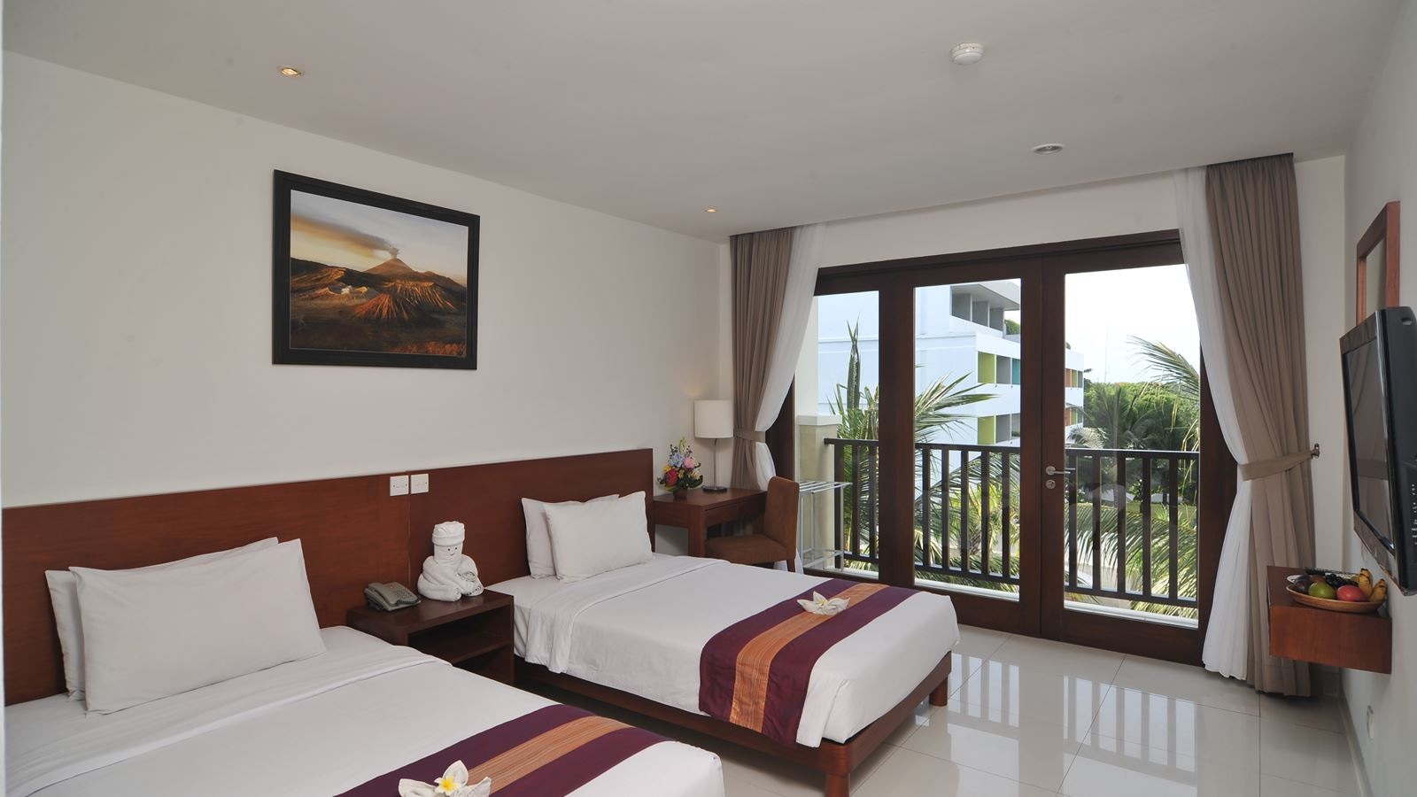 rooms-deluxe-pool-view