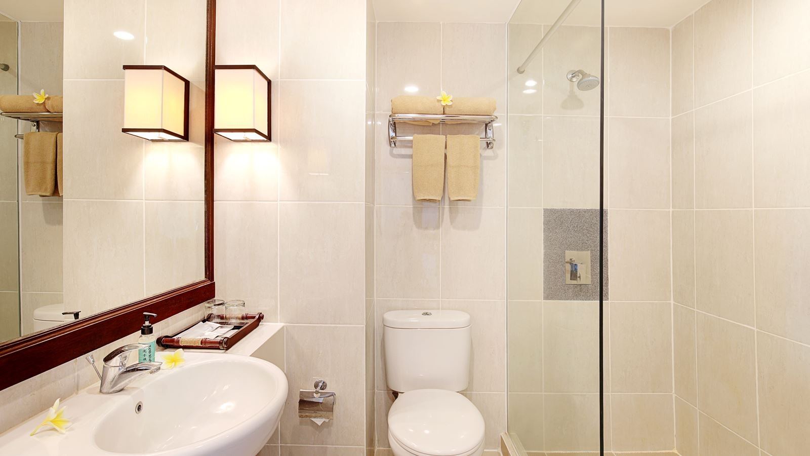 rooms-deluxe-pool-view