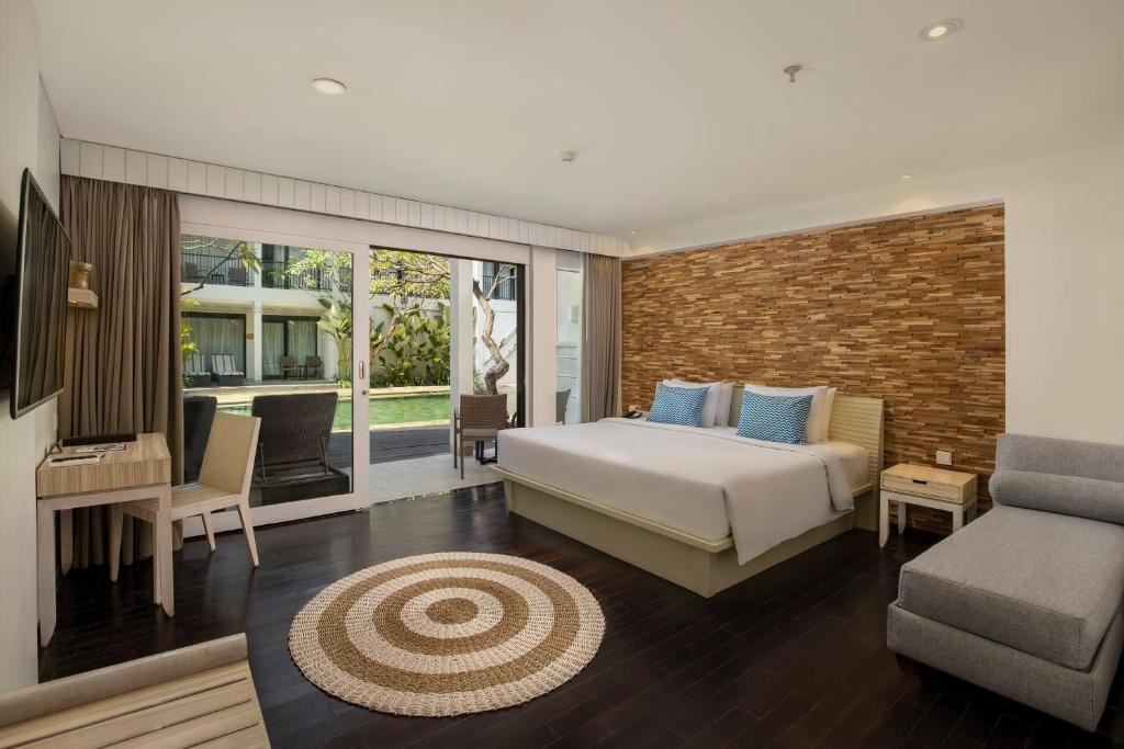 rooms-deluxe-pool-side