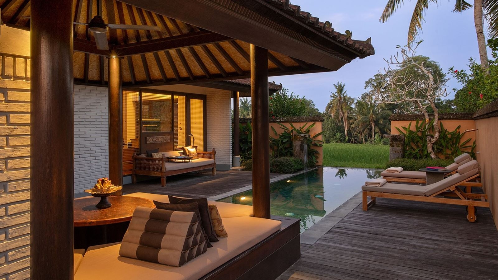 rooms-one-bedroom-club-pool-villa