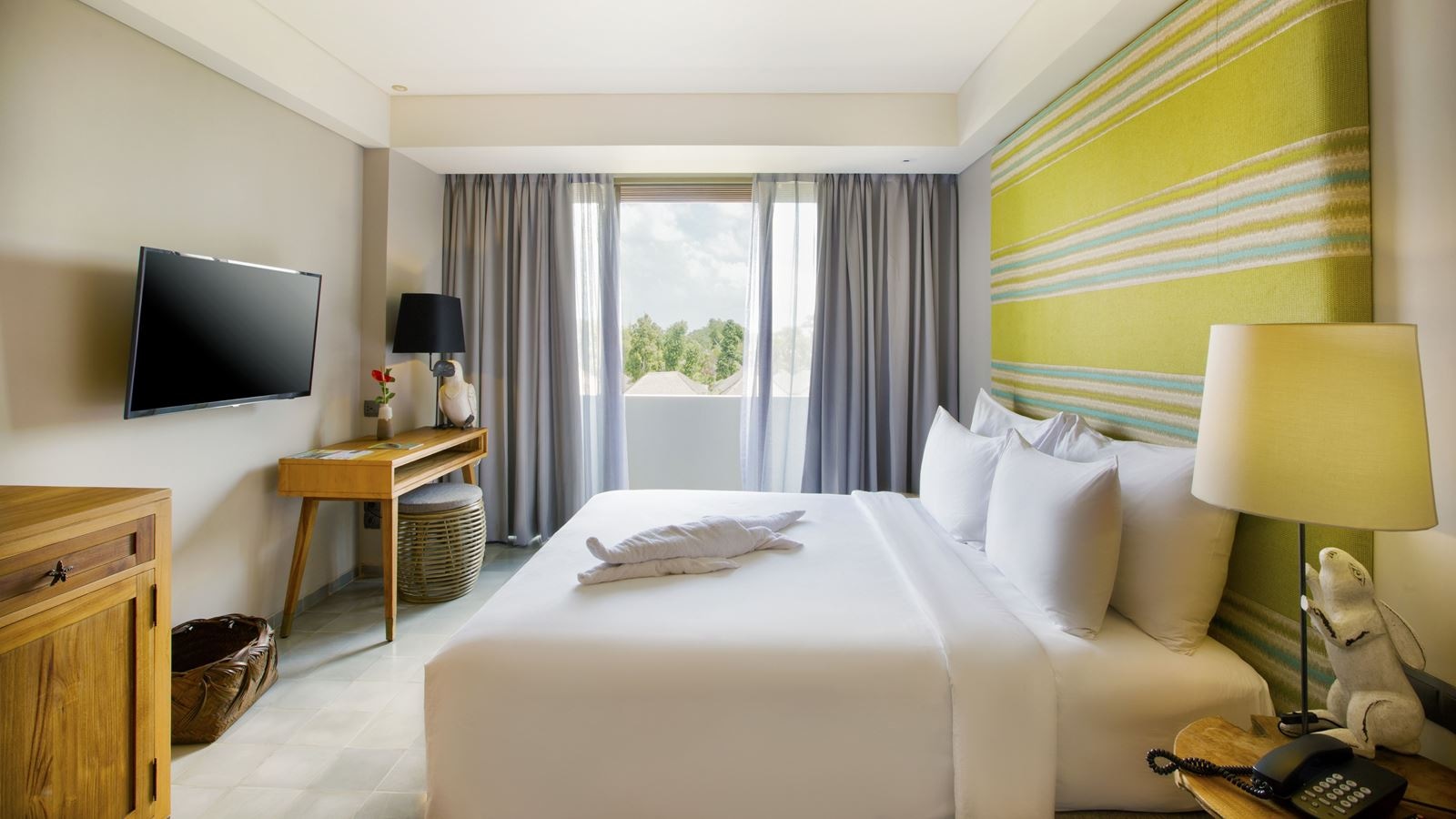 rooms-deluxe-balcony