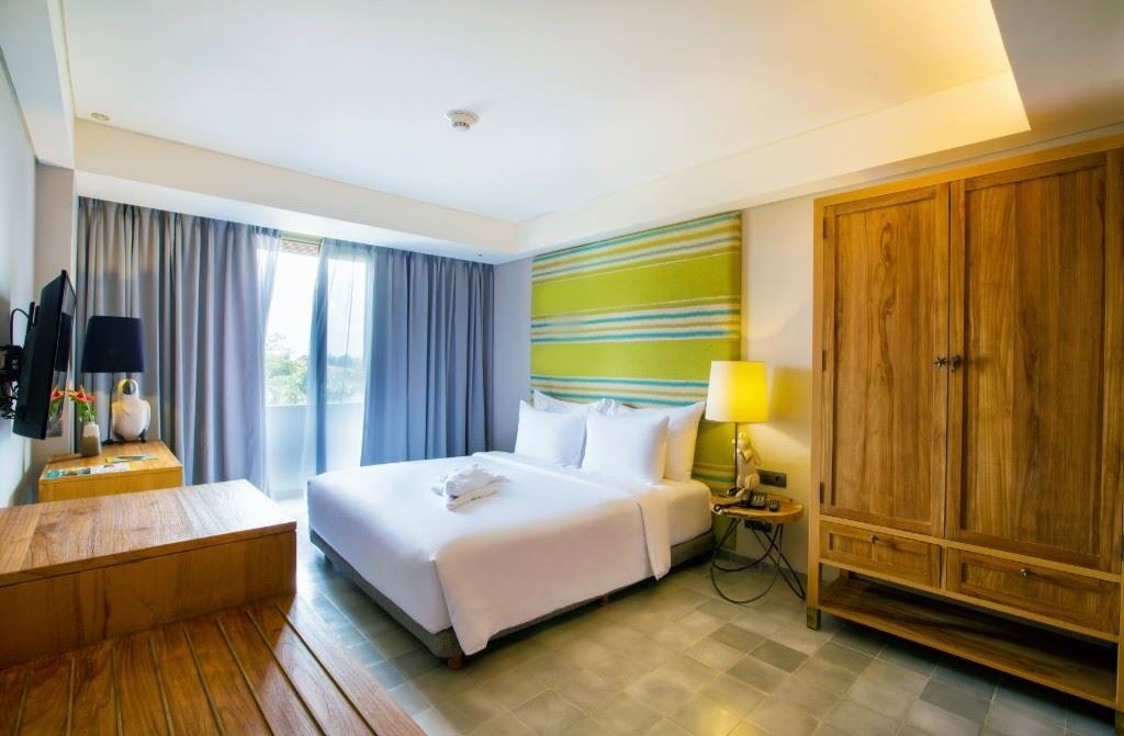 rooms-deluxe-balcony