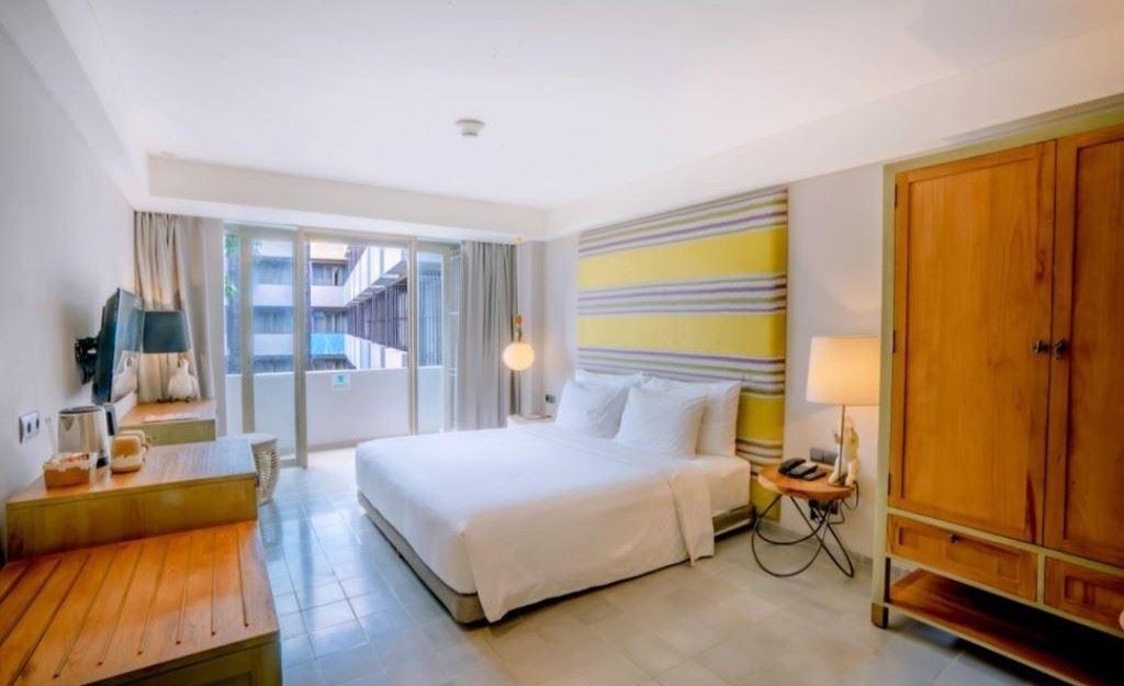 rooms-deluxe-balcony