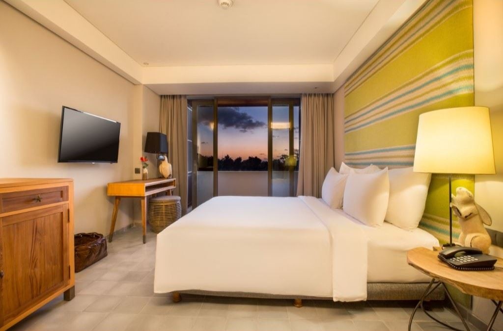 rooms-deluxe-pool-view