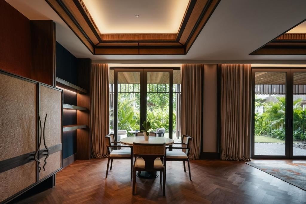 rooms-premier-tropical-suite