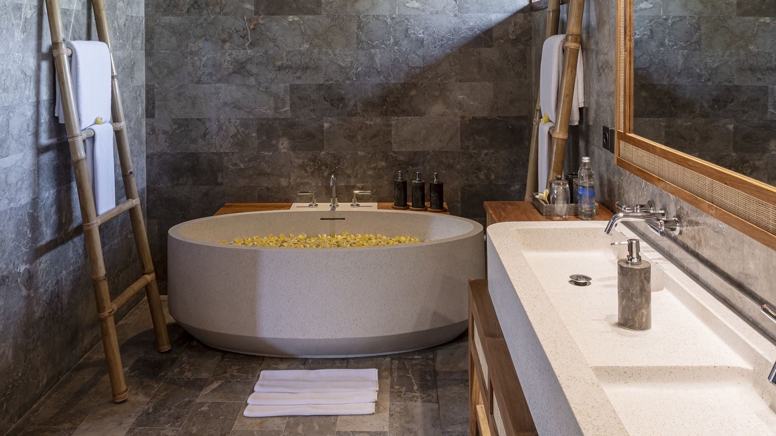 rooms-one-bedroom-pool-villa