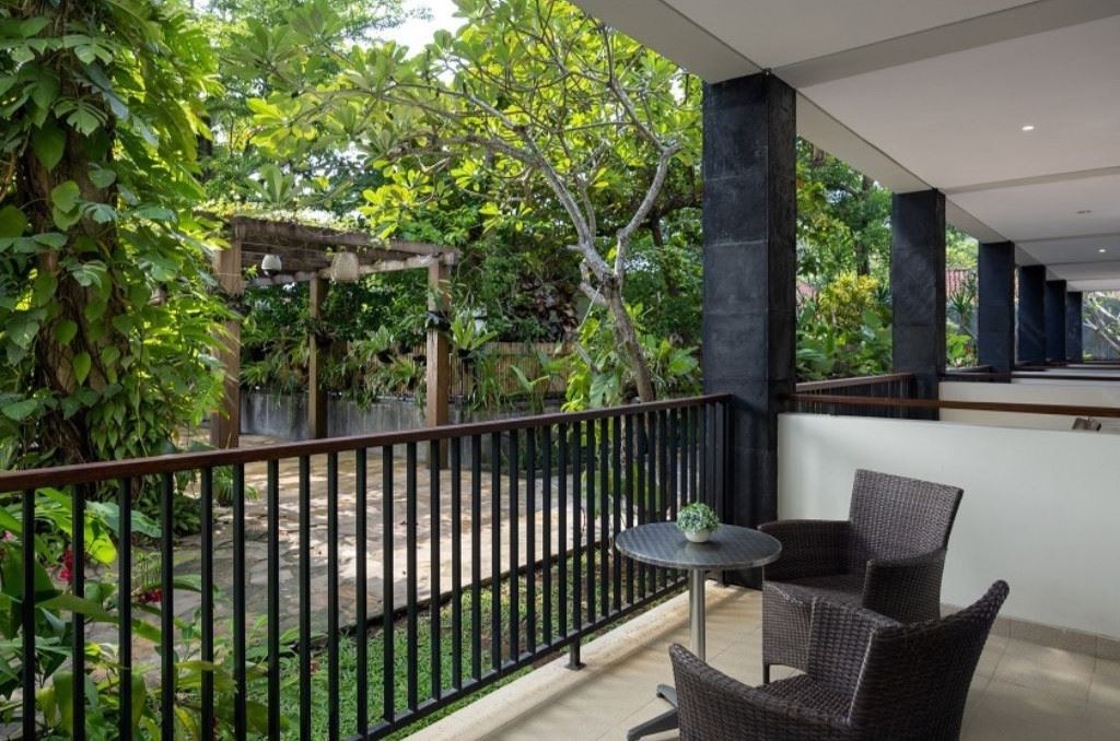 rooms-taksu-suite-balcony