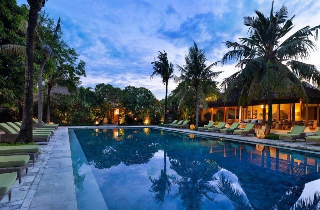 restaurants-joglo-pool-bar