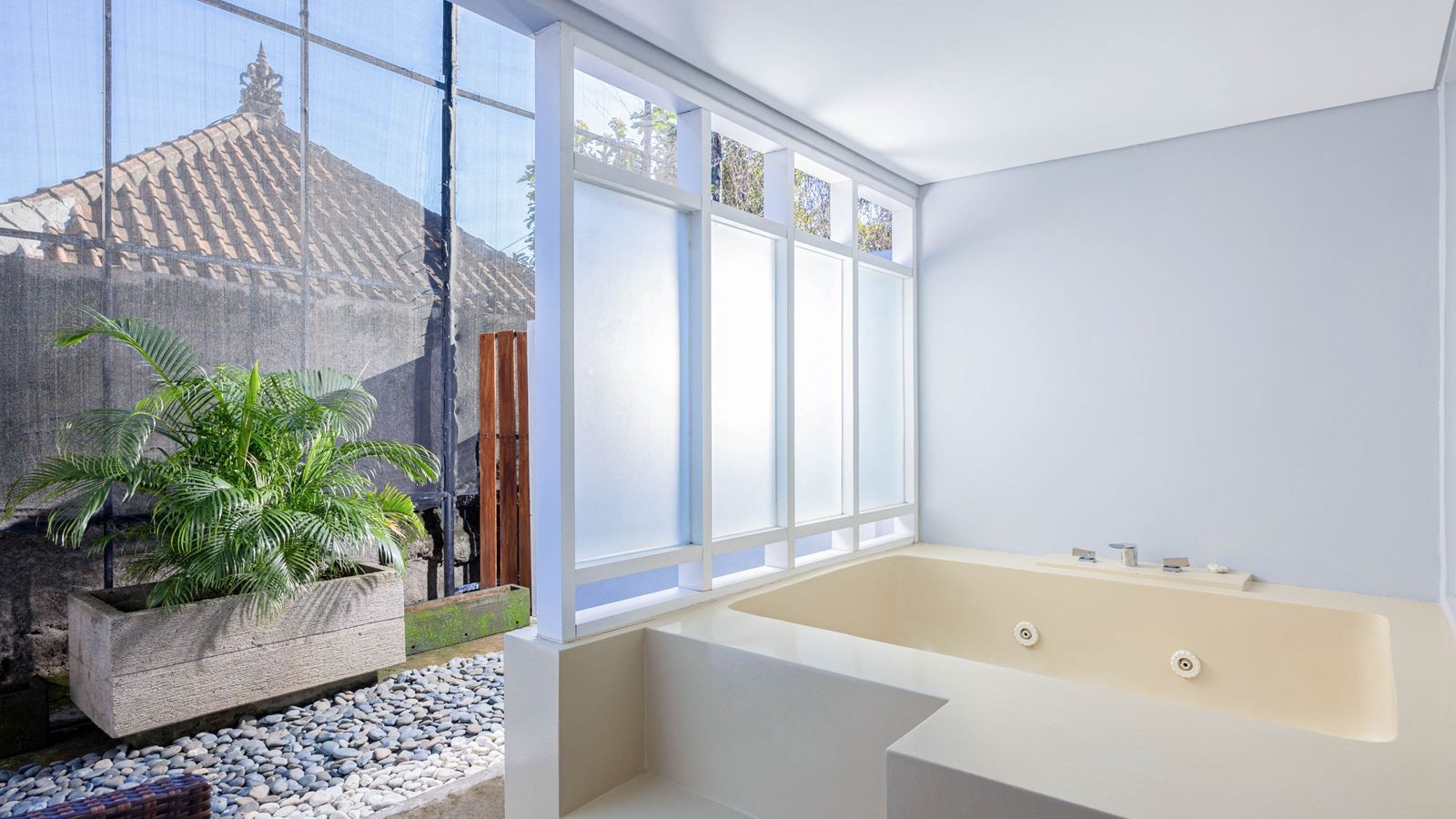 rooms-deluxe-jacuzzi