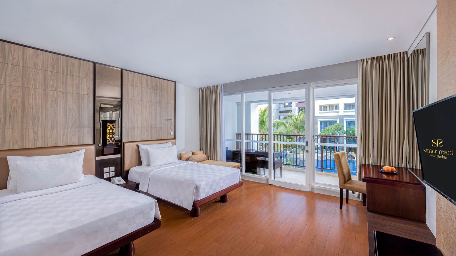 rooms-grand-deluxe-pool-view