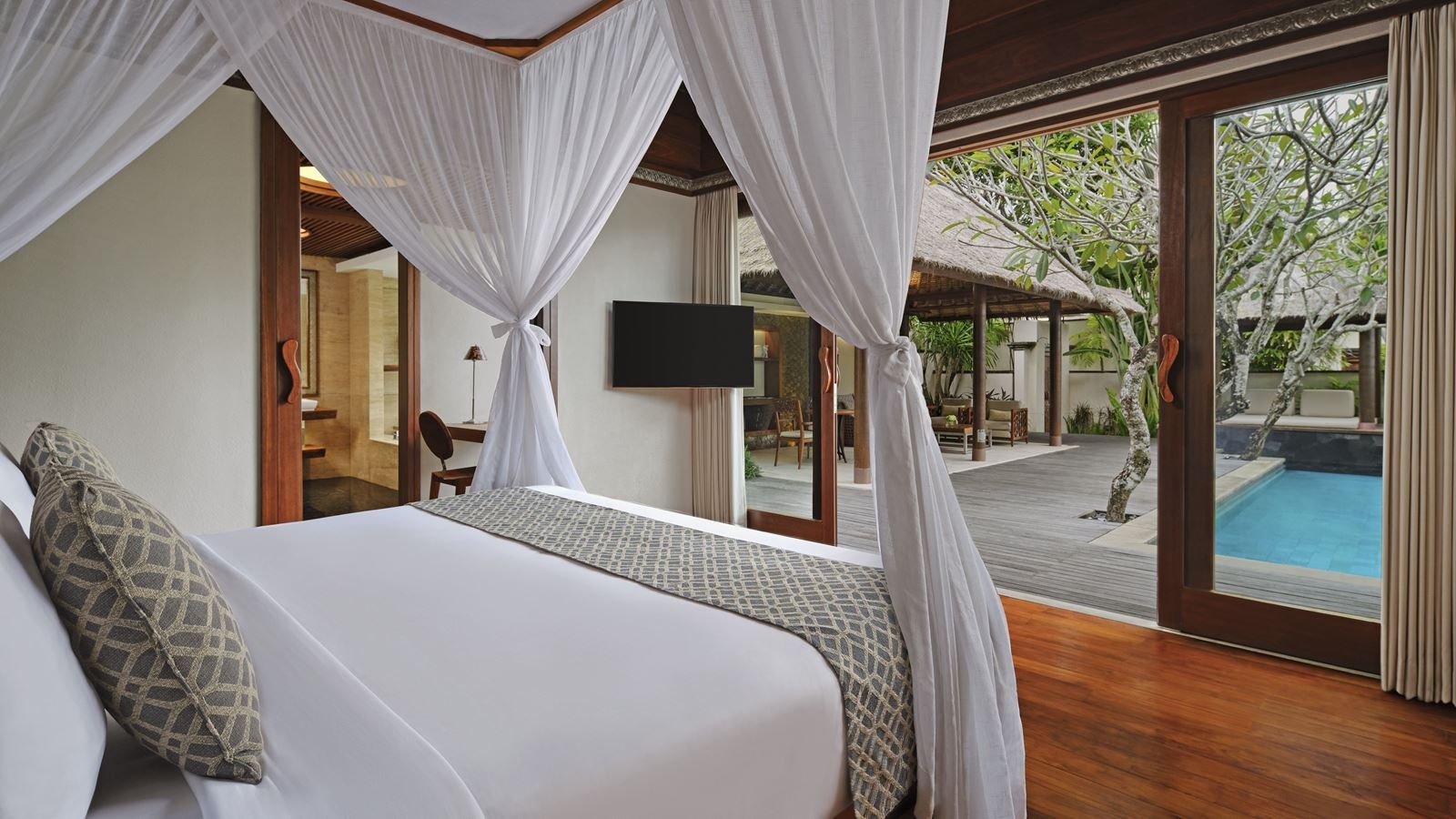 rooms-one-bedroom-pool-villa