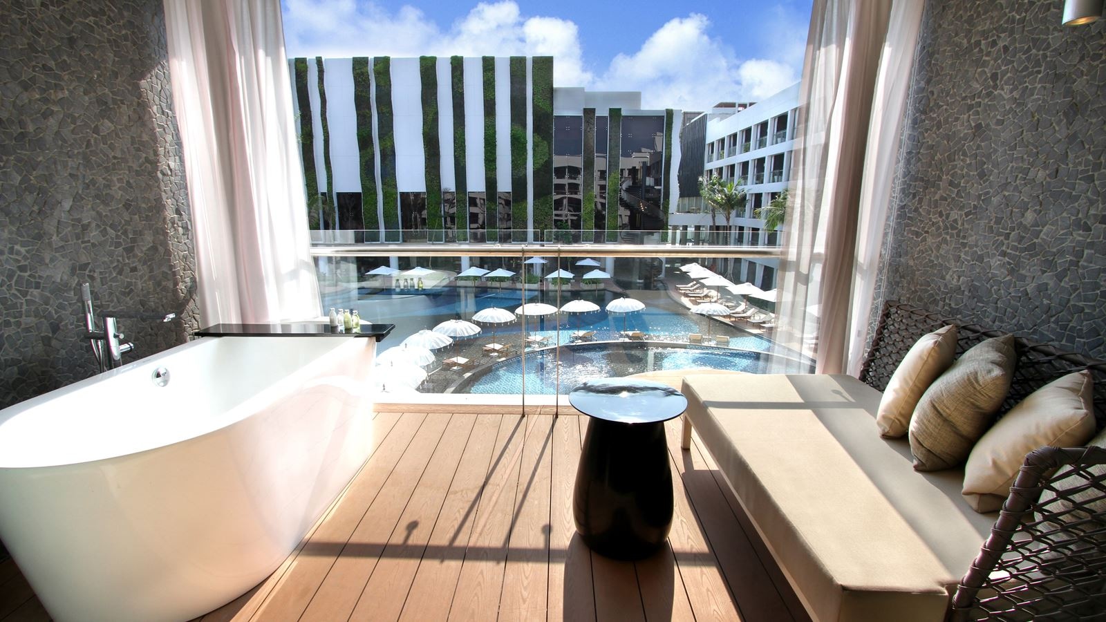 rooms-deluxe-pool