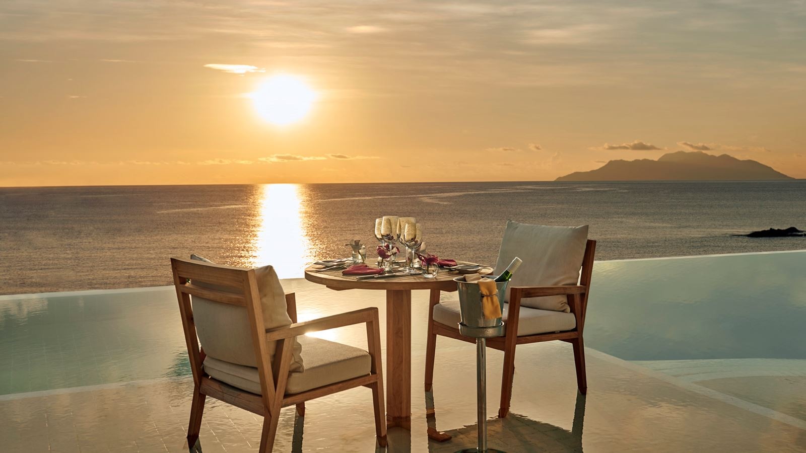 rooms-two-bedroom-oceanfront-pool-villa