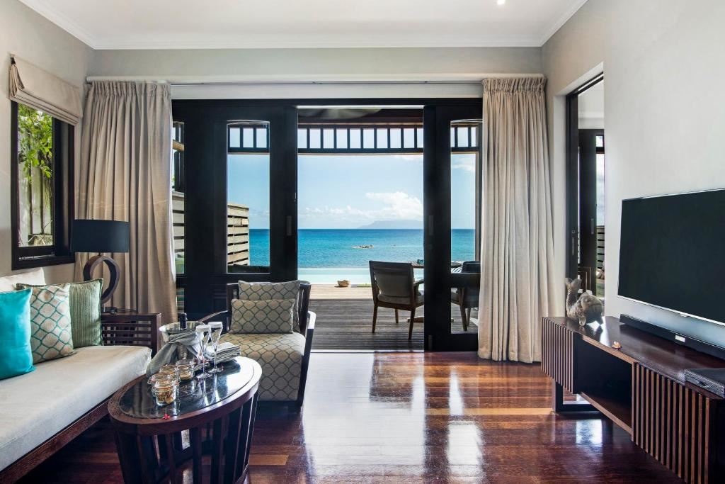 rooms-signature-grand-oceanfront-pool-villa