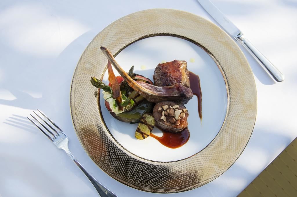 restaurants-dinner-on-the-villa