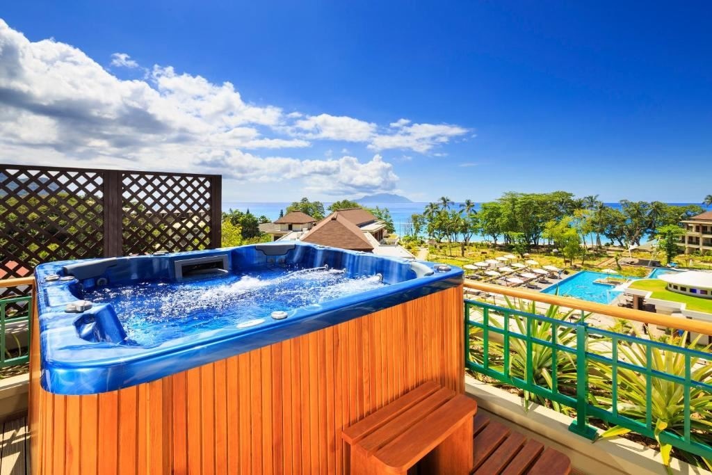 rooms-penthouse-panoramic-view-and-outdoor-jacuzzi
