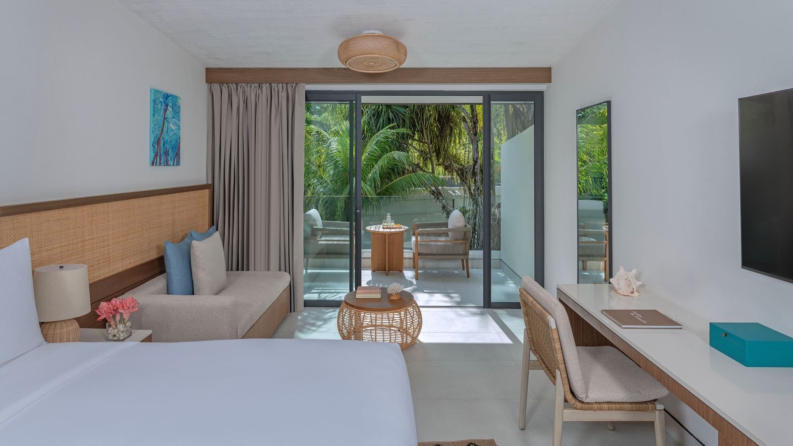 rooms-superior-garden-view-balcony-room