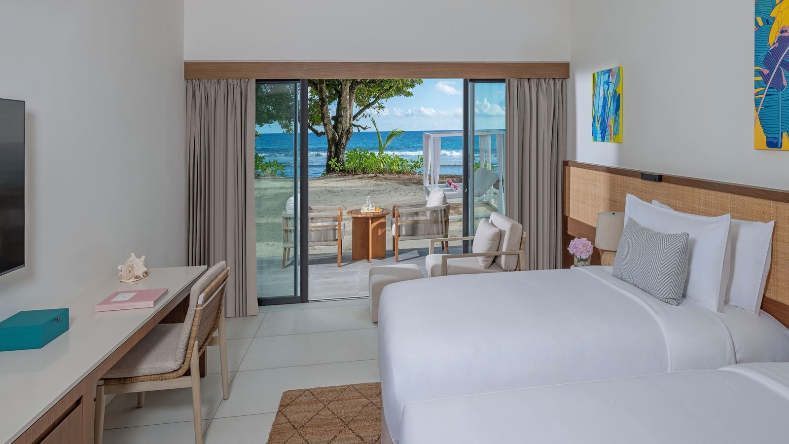 rooms-beach-view-balcony-suite
