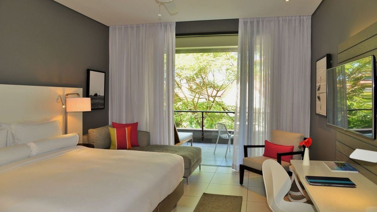 rooms-deluxe--marina-view-room