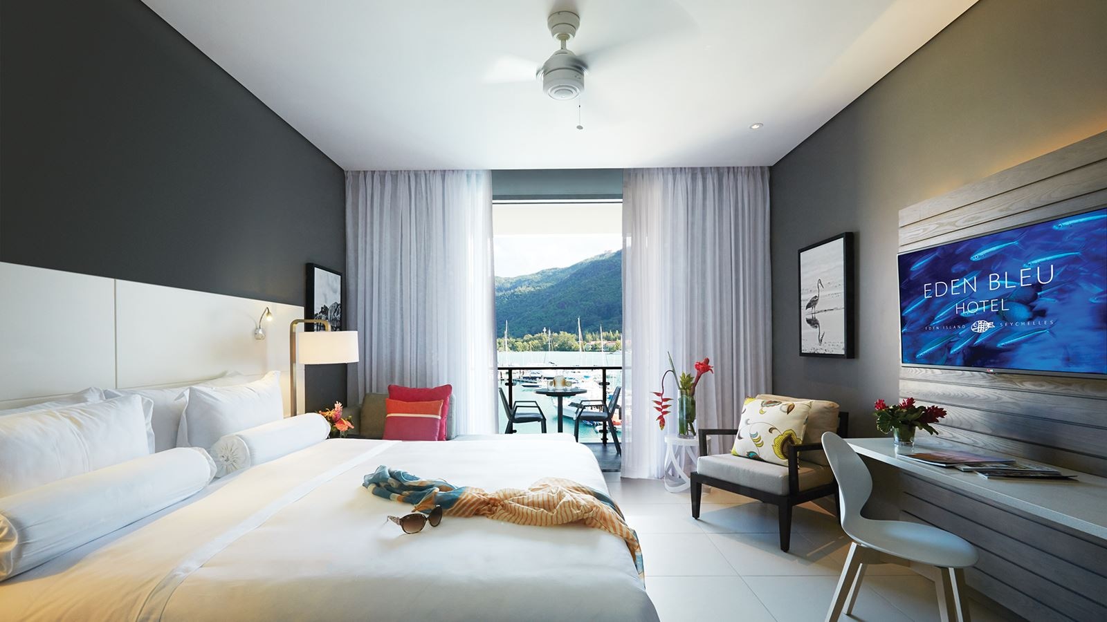 rooms-deluxe--marina-view-room