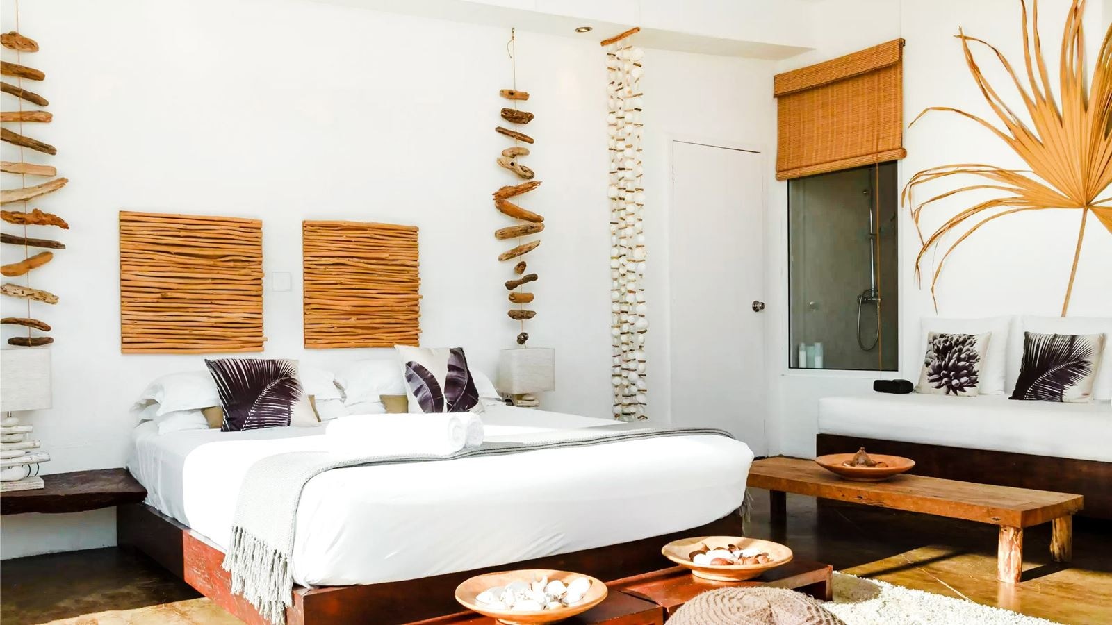 rooms-secret-garden--family-room-duplex