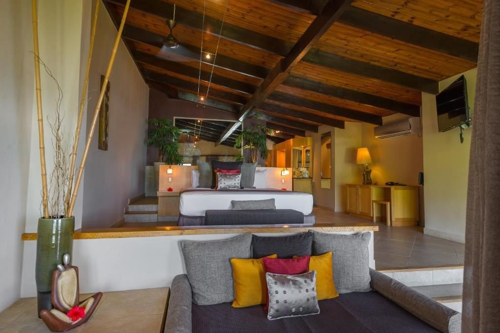 rooms-black-parrot-junior-suite